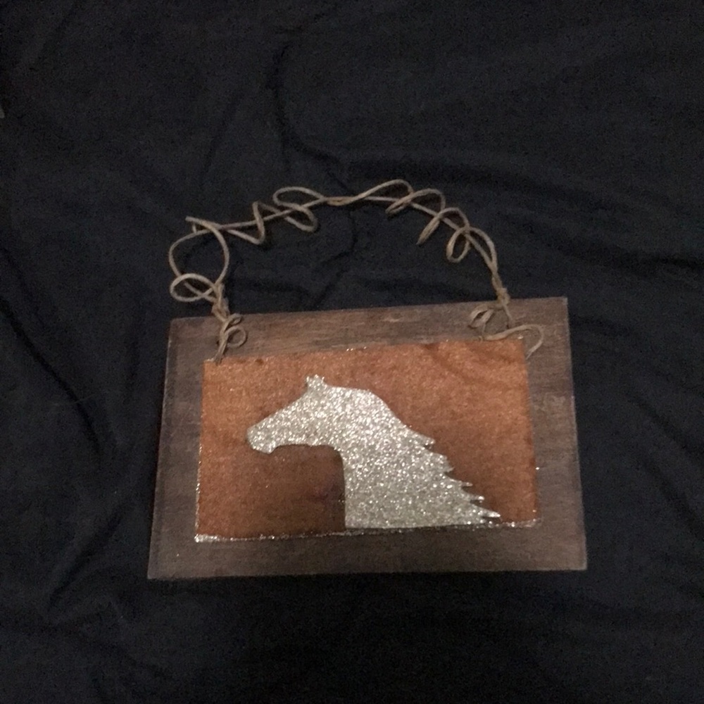 Glitter horse wall decor